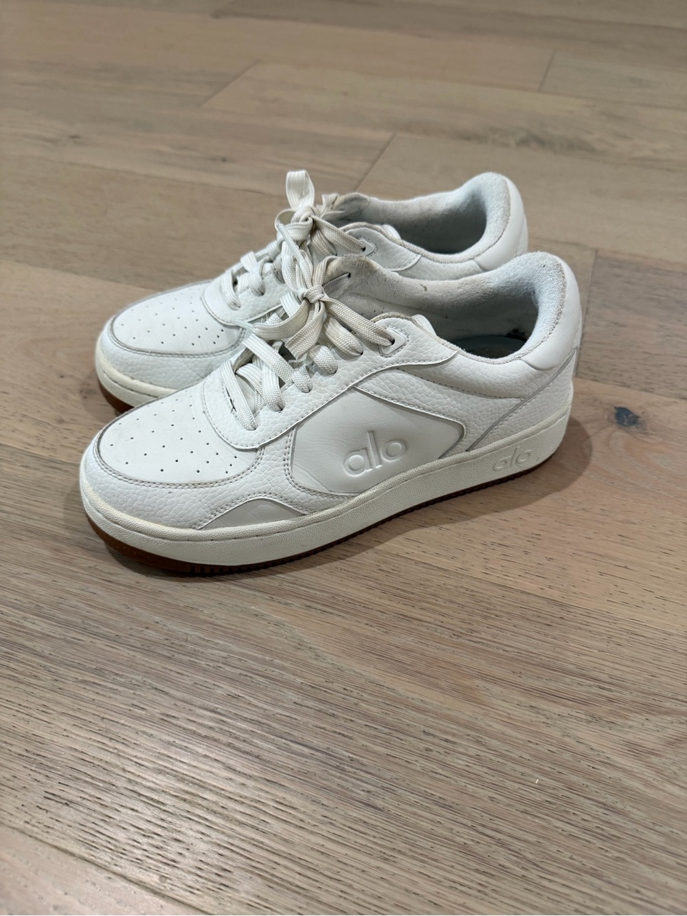 Alo recovery mode sneakers